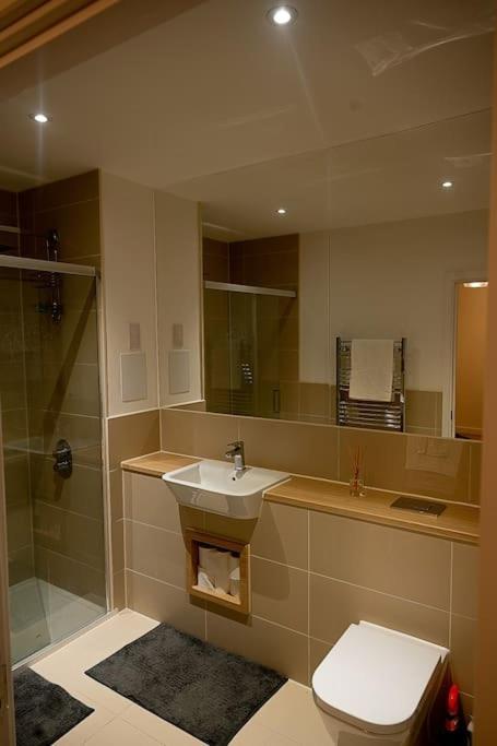 Exquisite Cozy House, Close To Train Station And Amenities Harold Wood Exterior foto