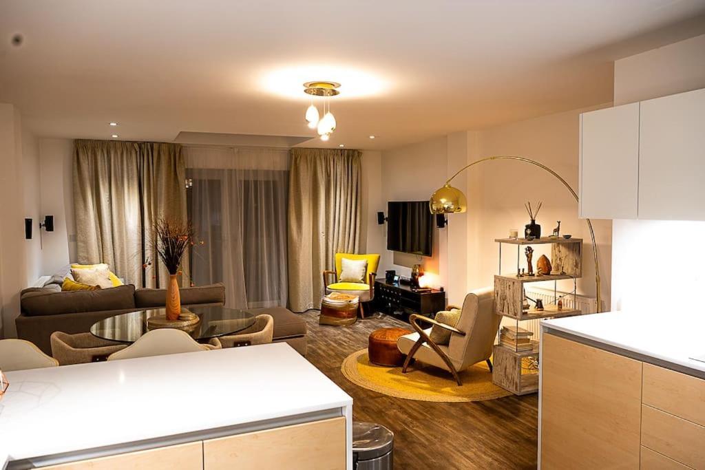 Exquisite Cozy House, Close To Train Station And Amenities Harold Wood Exterior foto