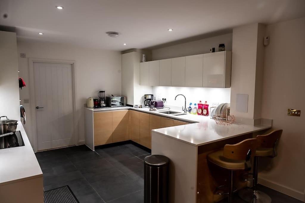 Exquisite Cozy House, Close To Train Station And Amenities Harold Wood Exterior foto